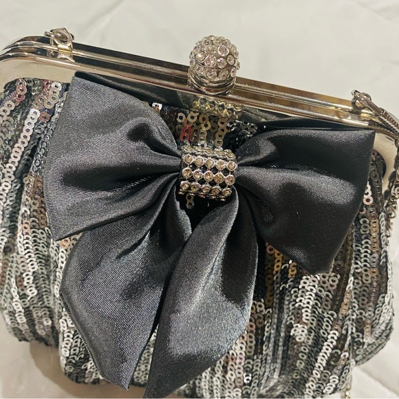 Unique Silver and Gray Sequined Jeweled Evening Bag Clutch or Crossbody EUC - Picture 3 of 12